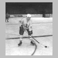 111-1089 Helmut Perkuhn aus Wehlau von der Duesseldorfer EG in der Saison 1950-51.jpg